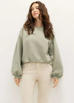 Balloon sweater