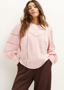 Geborduurde top met pintucks
