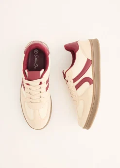 Sneakers met bordeaux accent