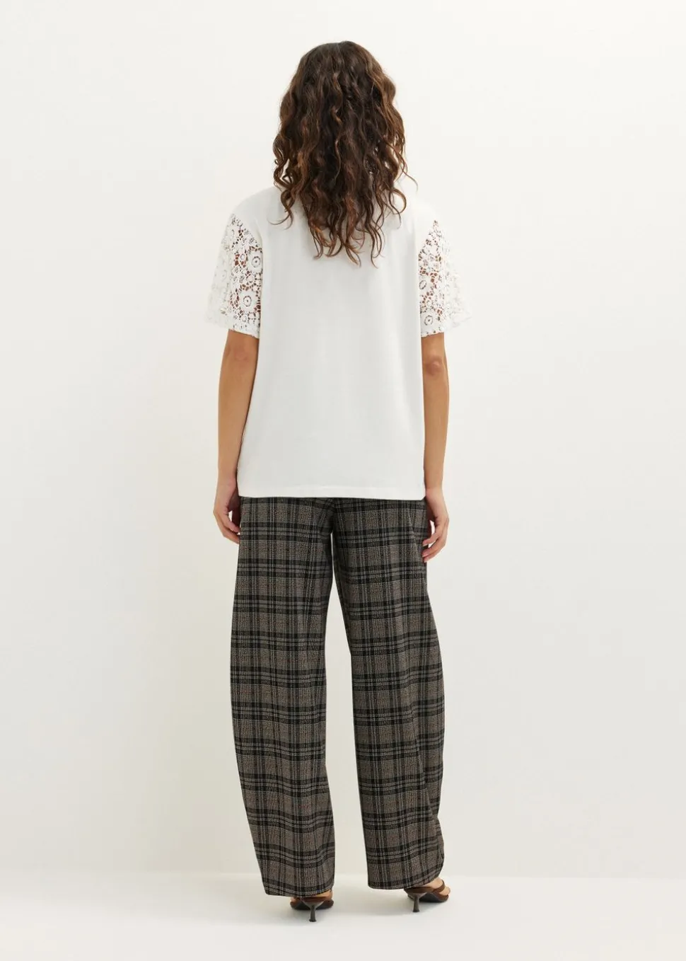 T-shirt met crochet mouwen