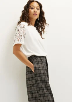 T-shirt met crochet mouwen